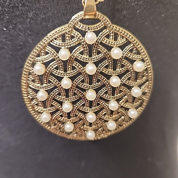 Vintage Cookie Lee Multi Strand Goldtone Filigree Faux Pearl Disc Necklace - Picture 10 of 11